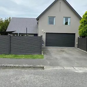 Holiday home By Hagley Park