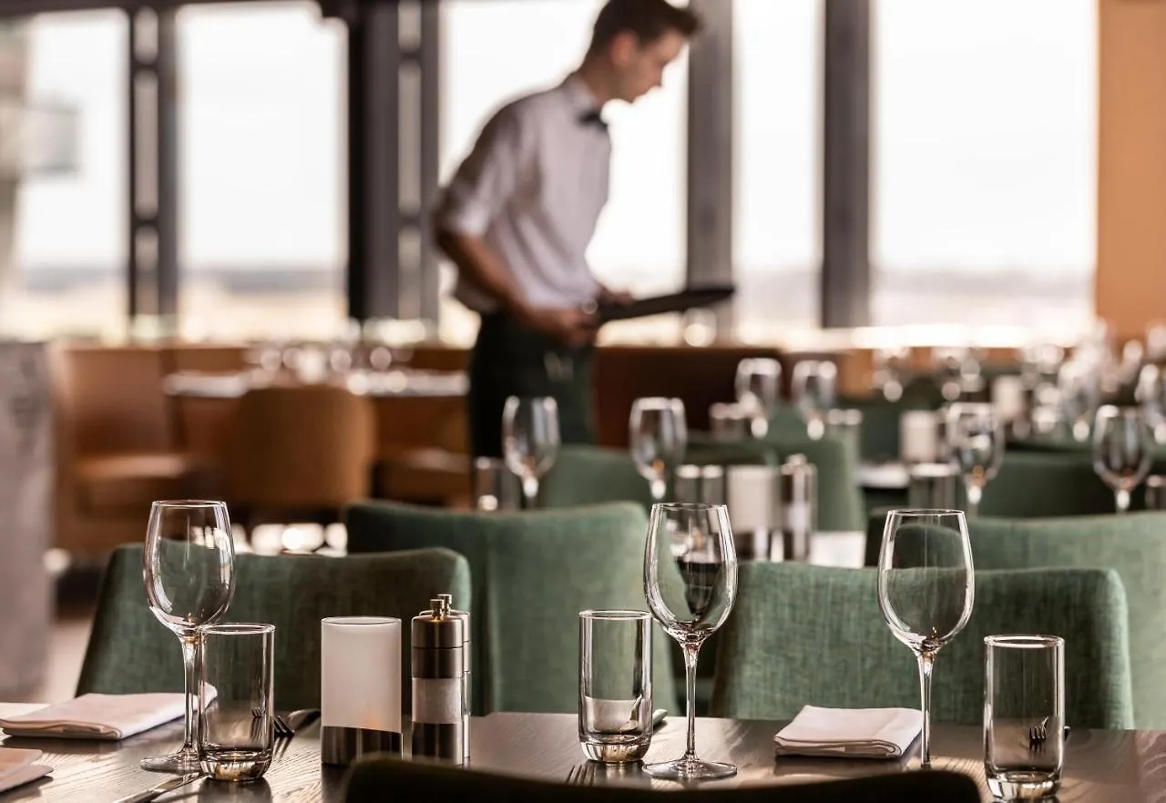 **** Hotel Novotel Christchurch Airport New Zealand